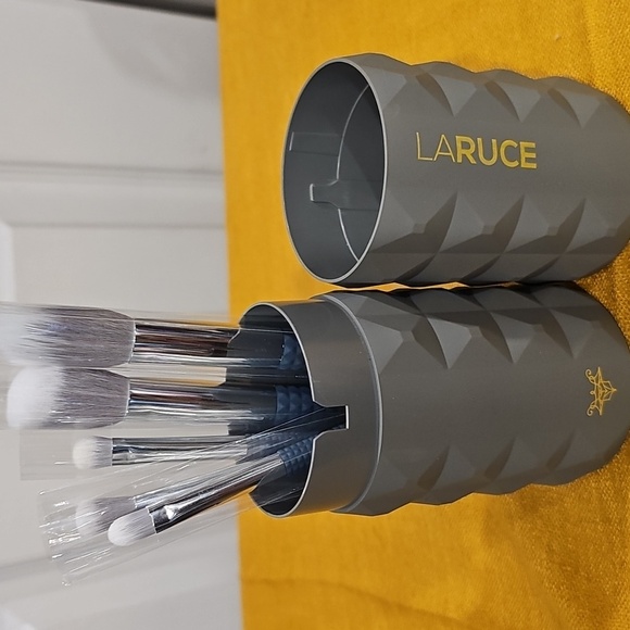 Laruce Christine 5 Piece Makeup Brush Set w/ Cup Case - Picture 5 of 6